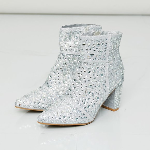 Forever Link NWT Glitter Point Toe Booties in Silver - Picture 6 of 7